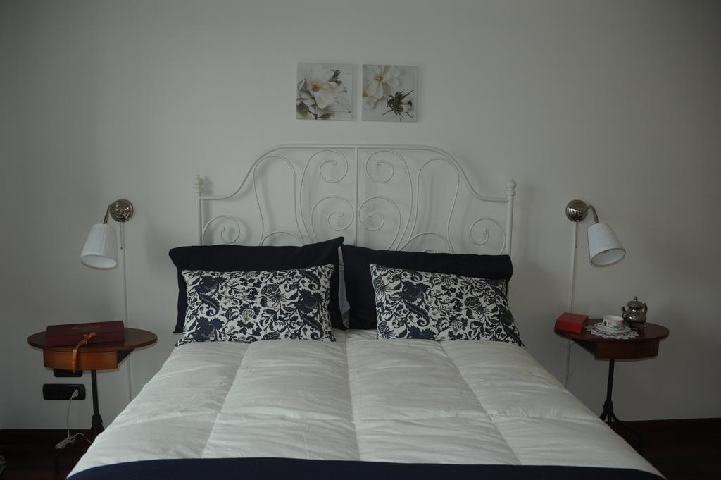Apartment Oltremarestudios نابولي الغرفة الصورة