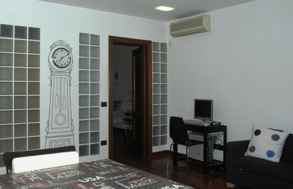 Apartment Oltremarestudios نابولي الغرفة الصورة